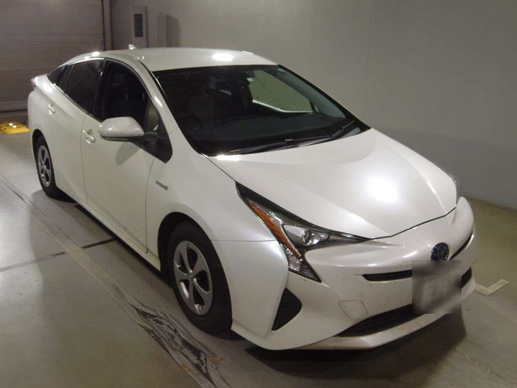 2017 Toyota Prius ZVW50[2]