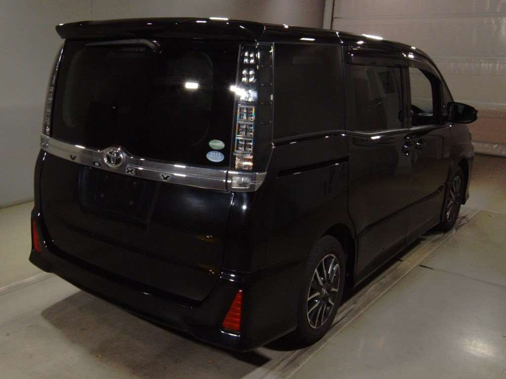 2014 Toyota Voxy ZRR80W[1]