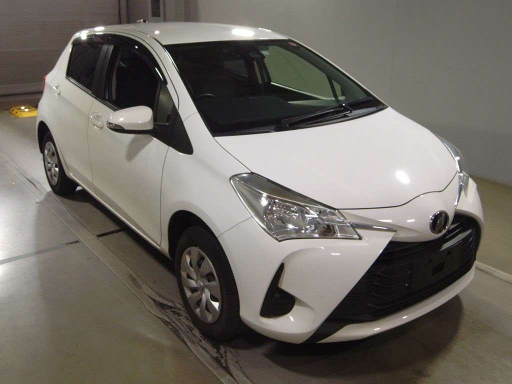 2017 Toyota Vitz NSP135[2]