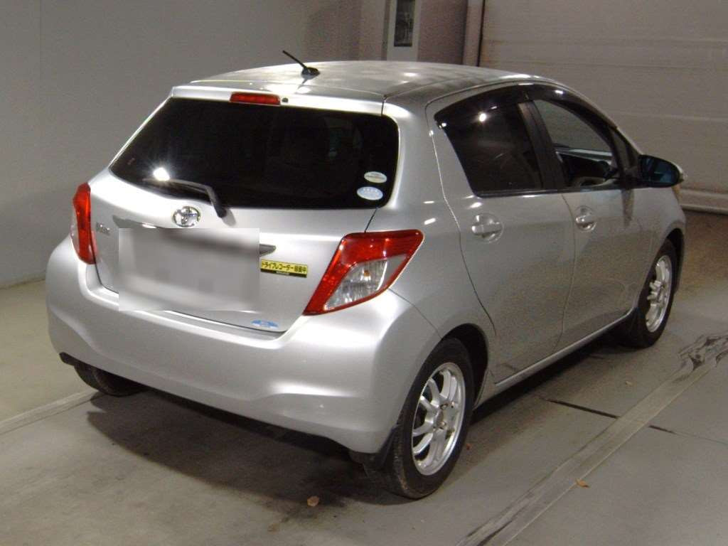 2011 Toyota Vitz NSP130[1]