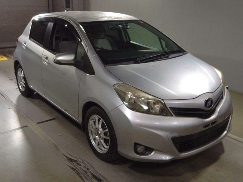 2011 Toyota Vitz NSP130[2]