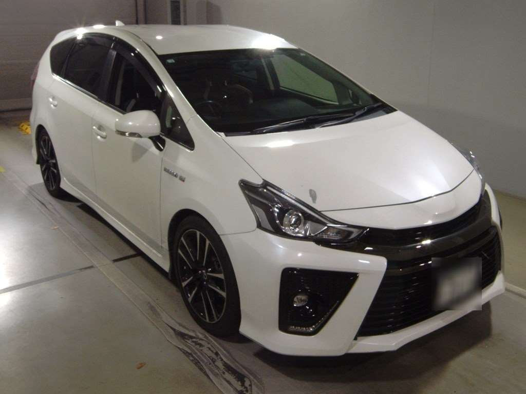 2016 Toyota Prius alpha ZVW41W[2]