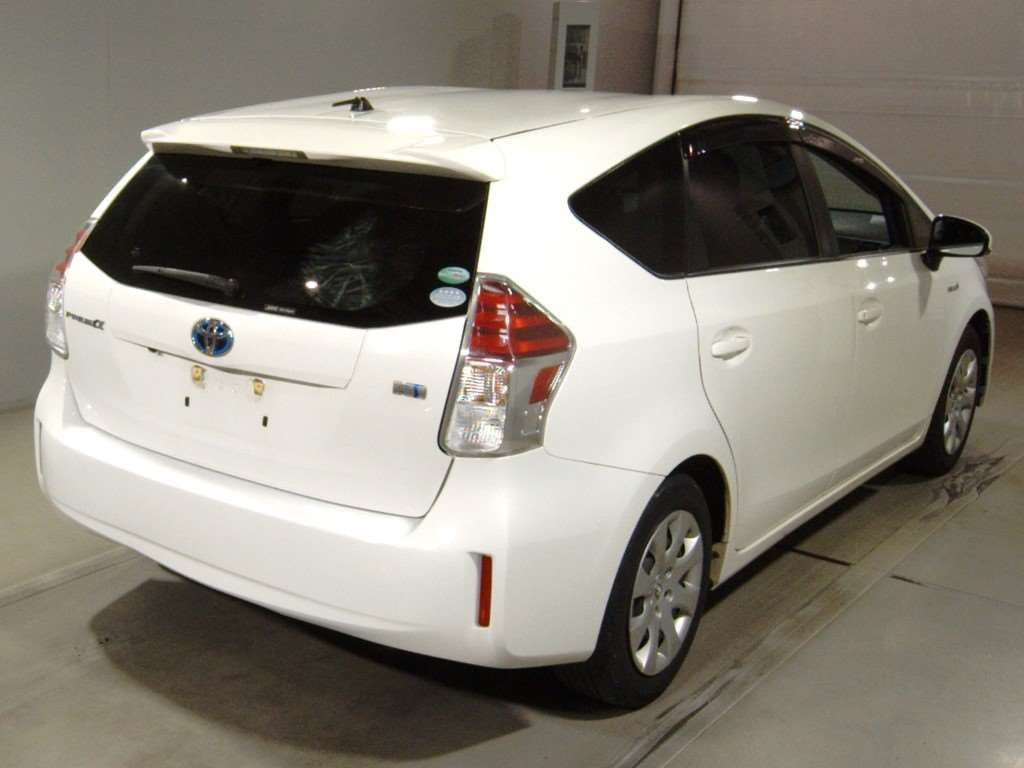 2017 Toyota Prius alpha ZVW41W[1]