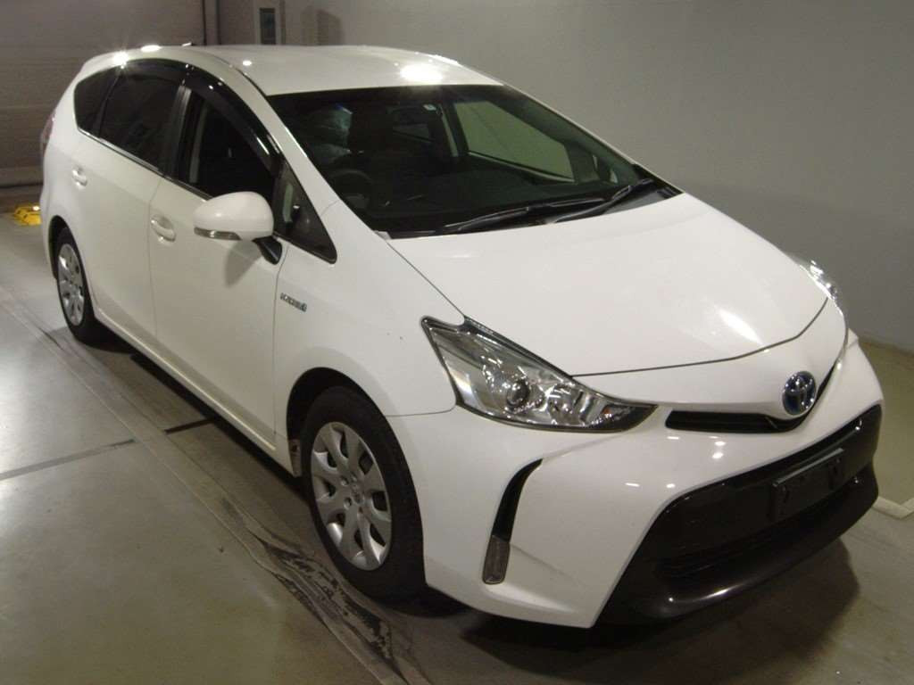 2017 Toyota Prius alpha ZVW41W[2]