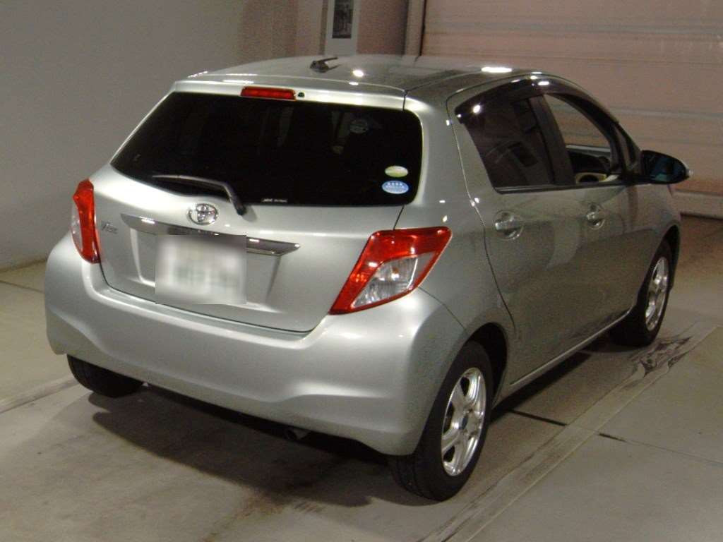 2011 Toyota Vitz NSP130[1]