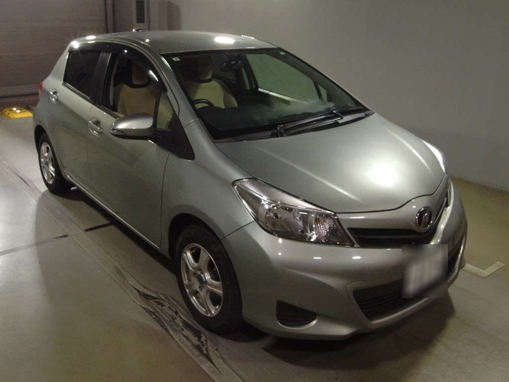 2011 Toyota Vitz NSP130[2]