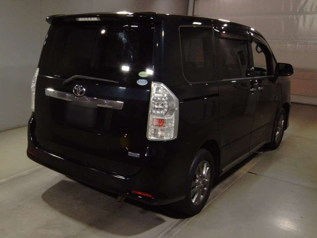 2013 Toyota Voxy ZRR75W[1]