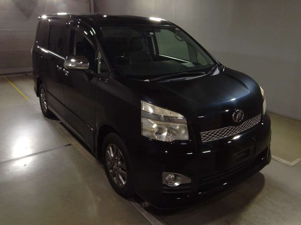 2013 Toyota Voxy ZRR75W[2]