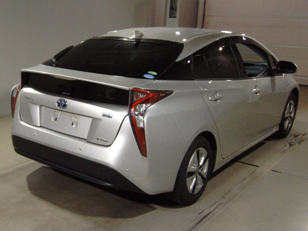 2016 Toyota Prius ZVW55[1]