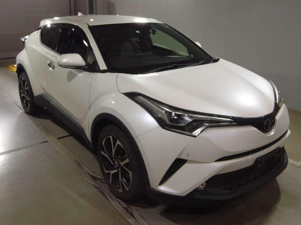 2018 Toyota C-HR NGX50[2]