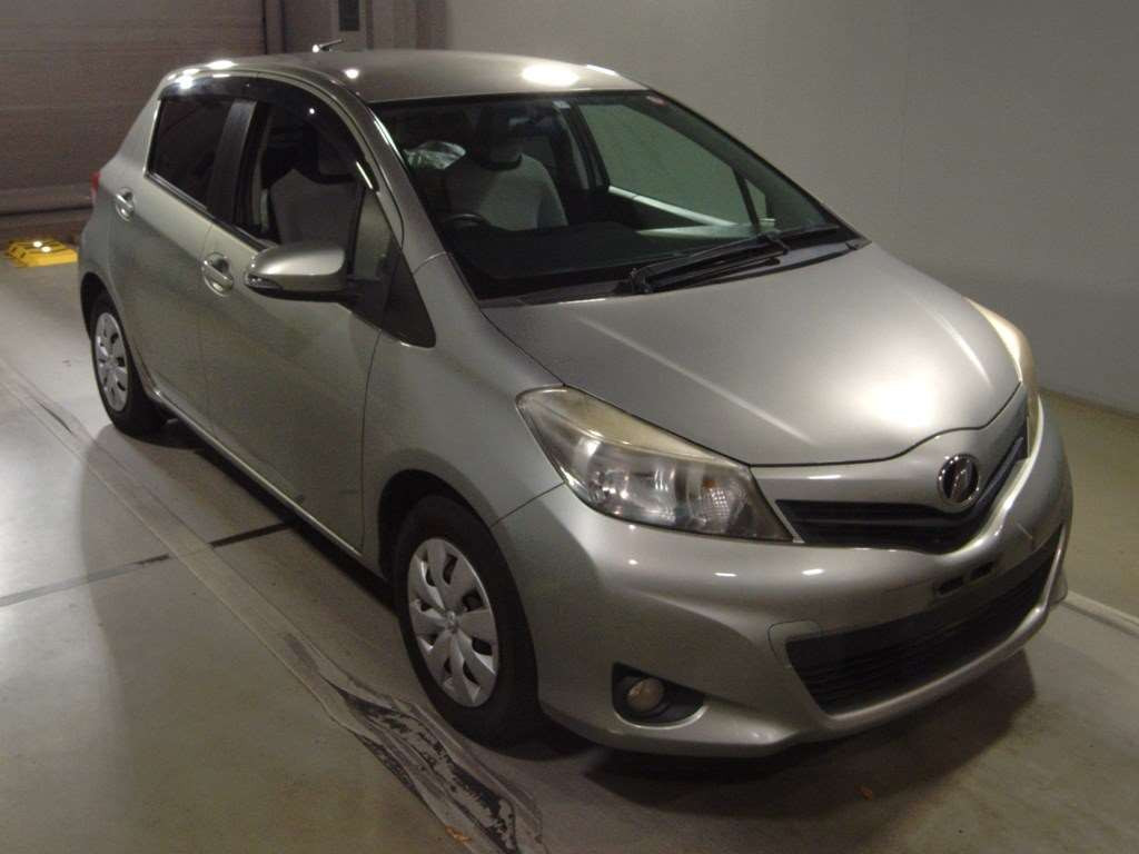 2011 Toyota Vitz NSP130[2]