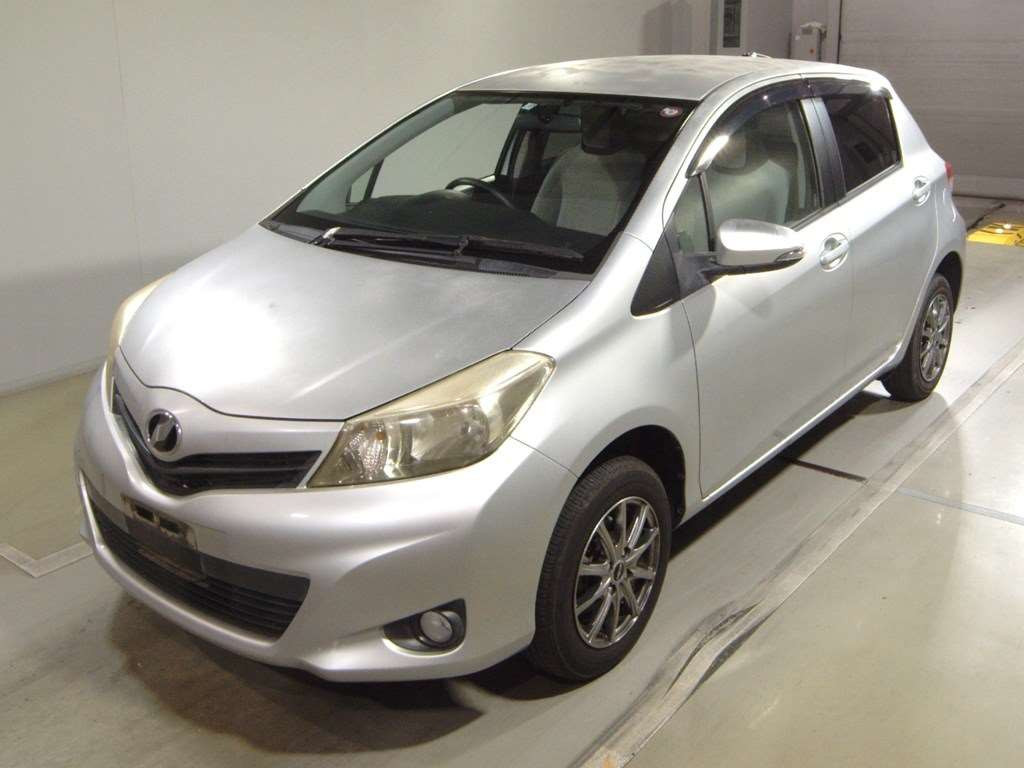 2011 Toyota Vitz NSP135[0]