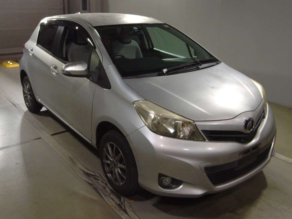 2011 Toyota Vitz NSP135[2]