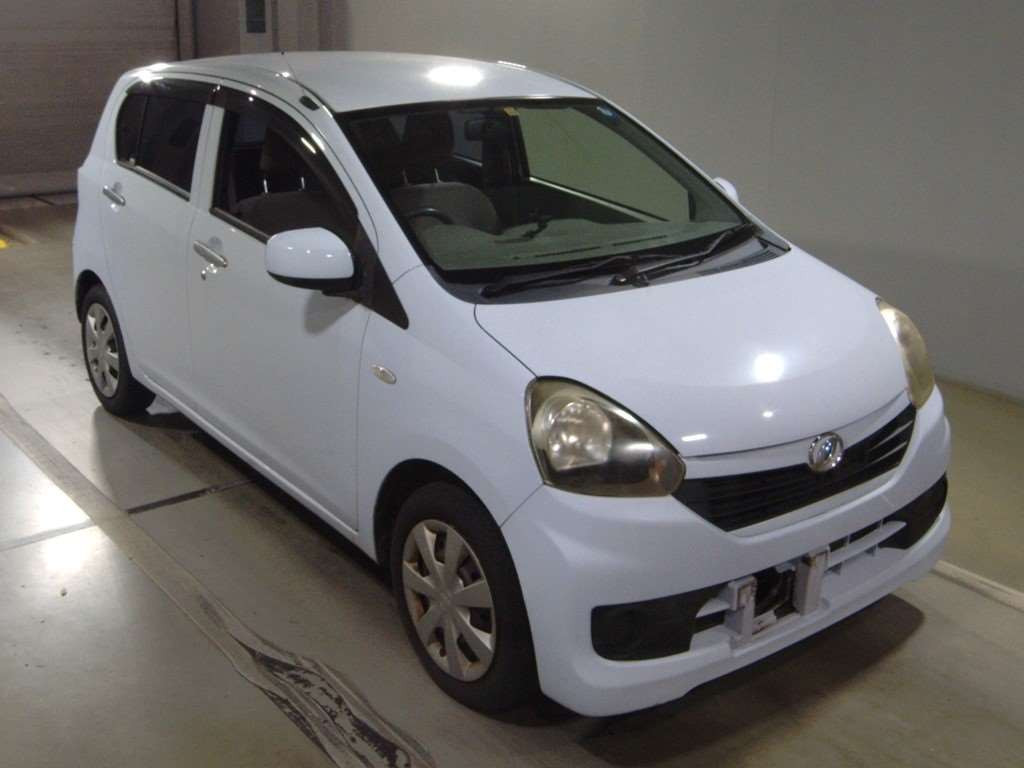 2013 Daihatsu Mira es LA300S[2]