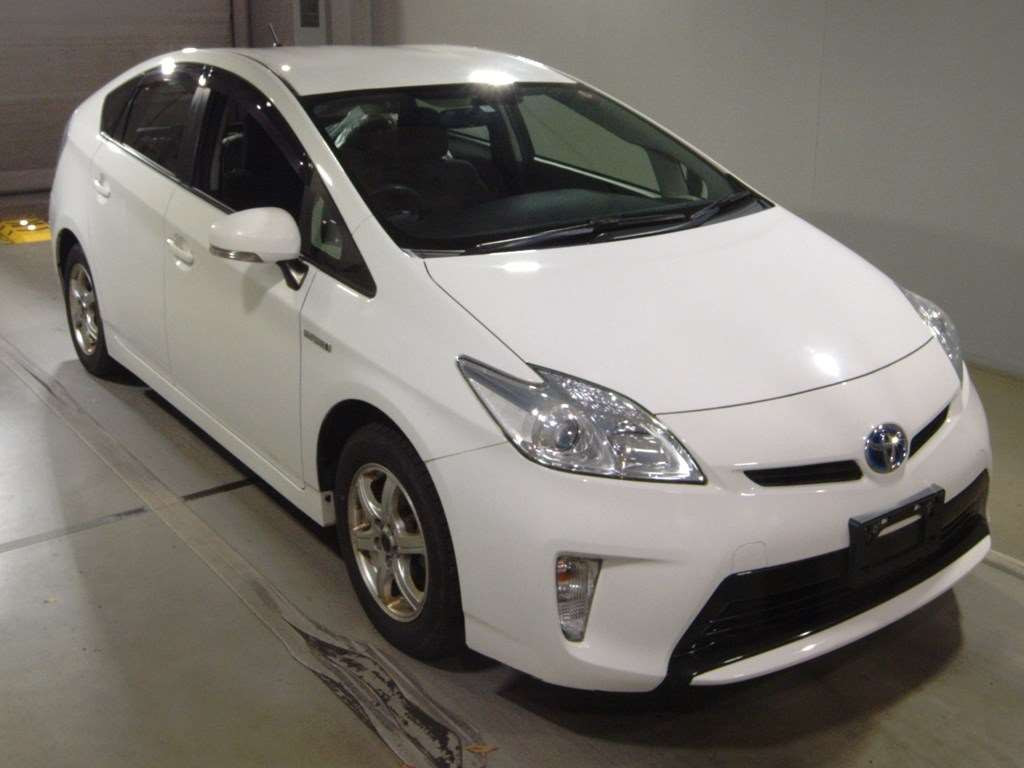 2013 Toyota Prius ZVW30[2]