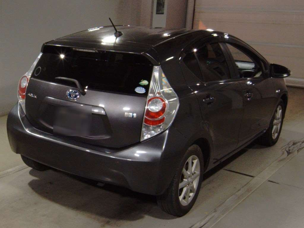 2012 Toyota Aqua NHP10[1]