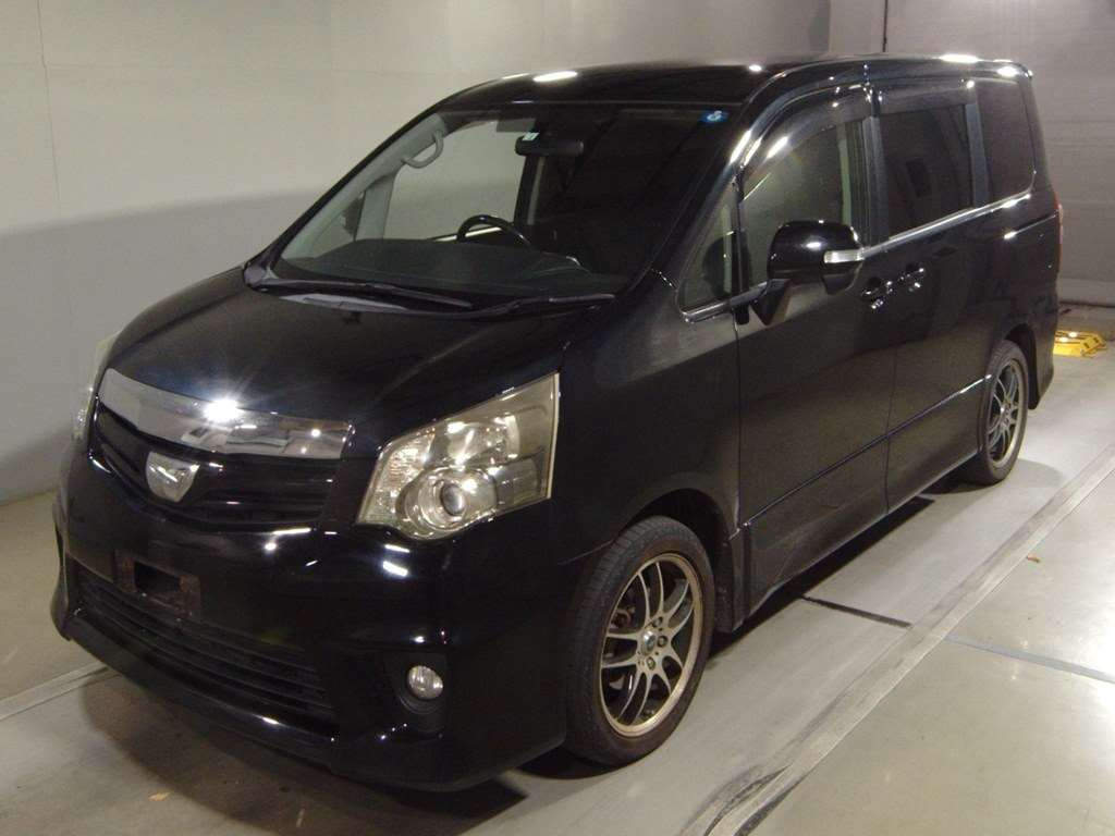 2010 Toyota Noah ZRR70W[0]