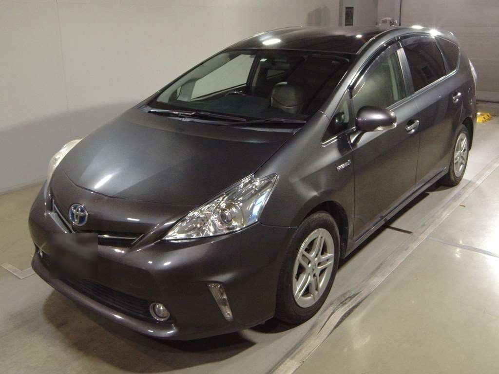 2011 Toyota Prius alpha ZVW41W[0]