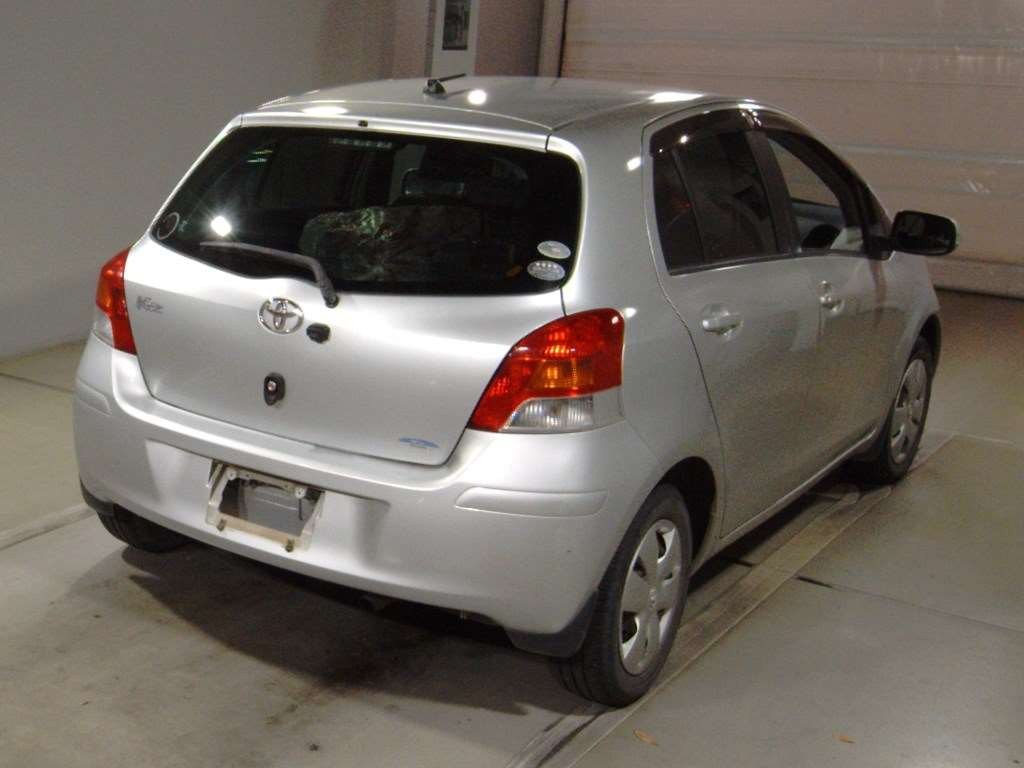 2008 Toyota Vitz SCP90[1]