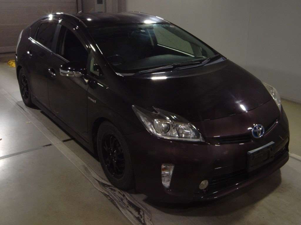 2013 Toyota Prius ZVW30[2]