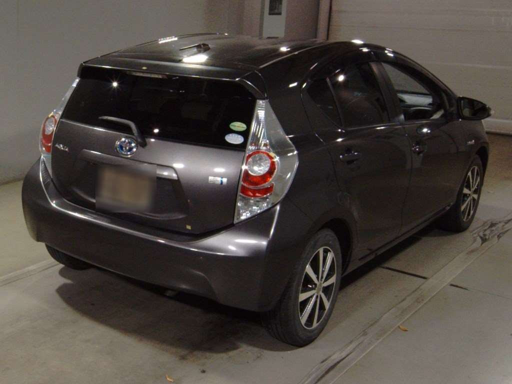 2012 Toyota Aqua NHP10[1]