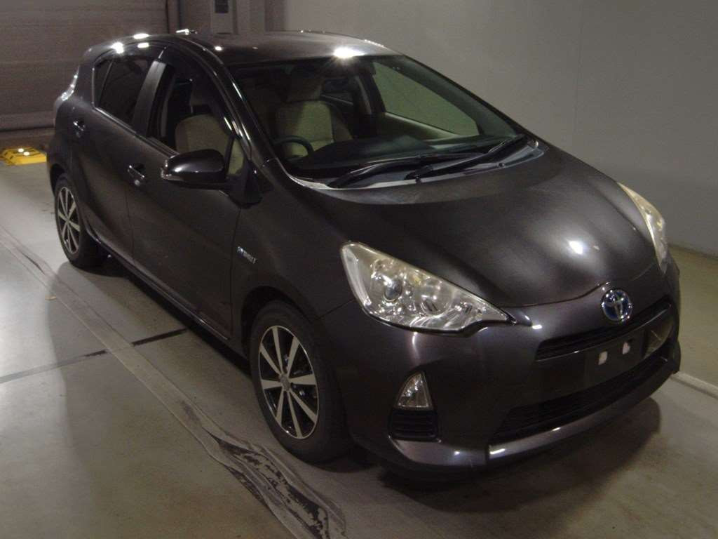 2012 Toyota Aqua NHP10[2]