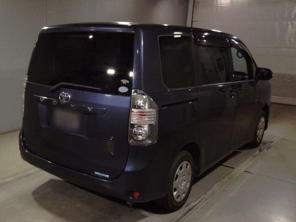 2009 Toyota Voxy ZRR70G[1]