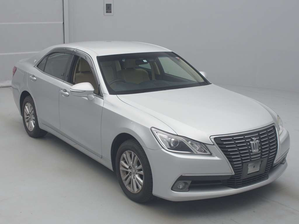 2013 Toyota Crown GRS211[2]