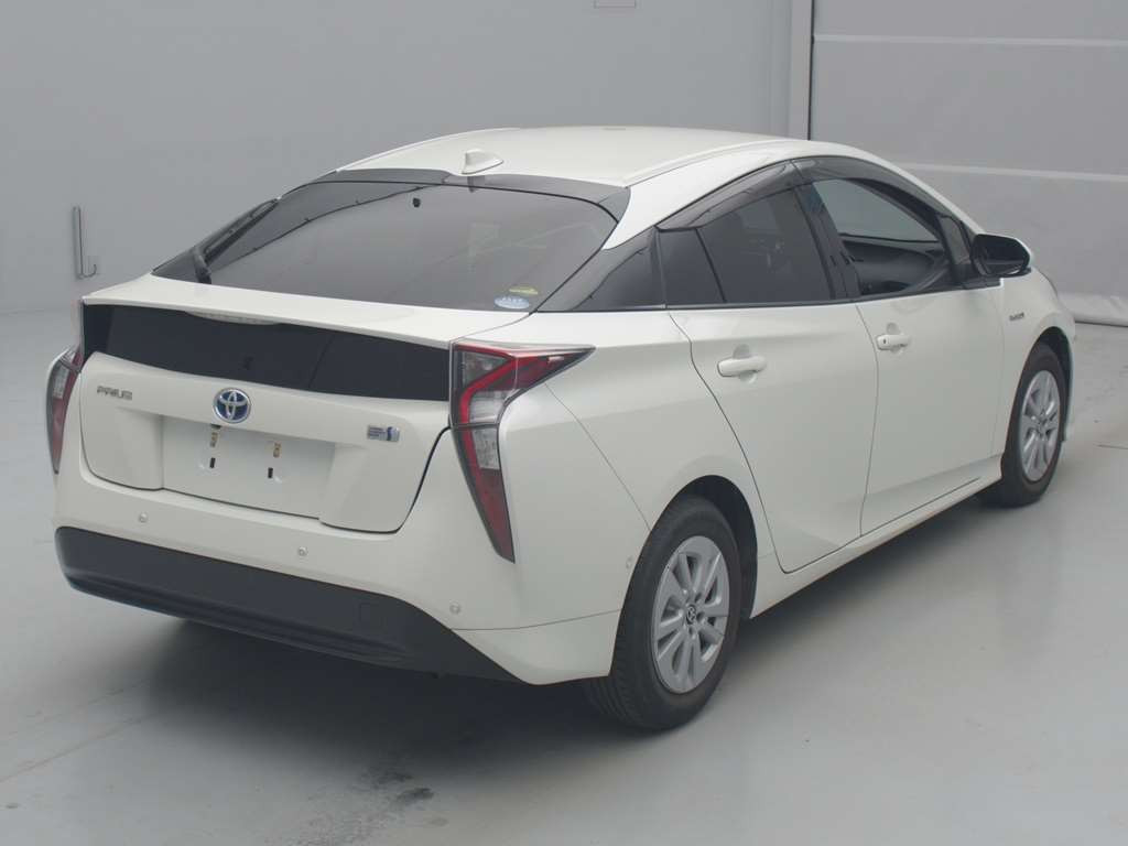 2018 Toyota Prius ZVW50[1]