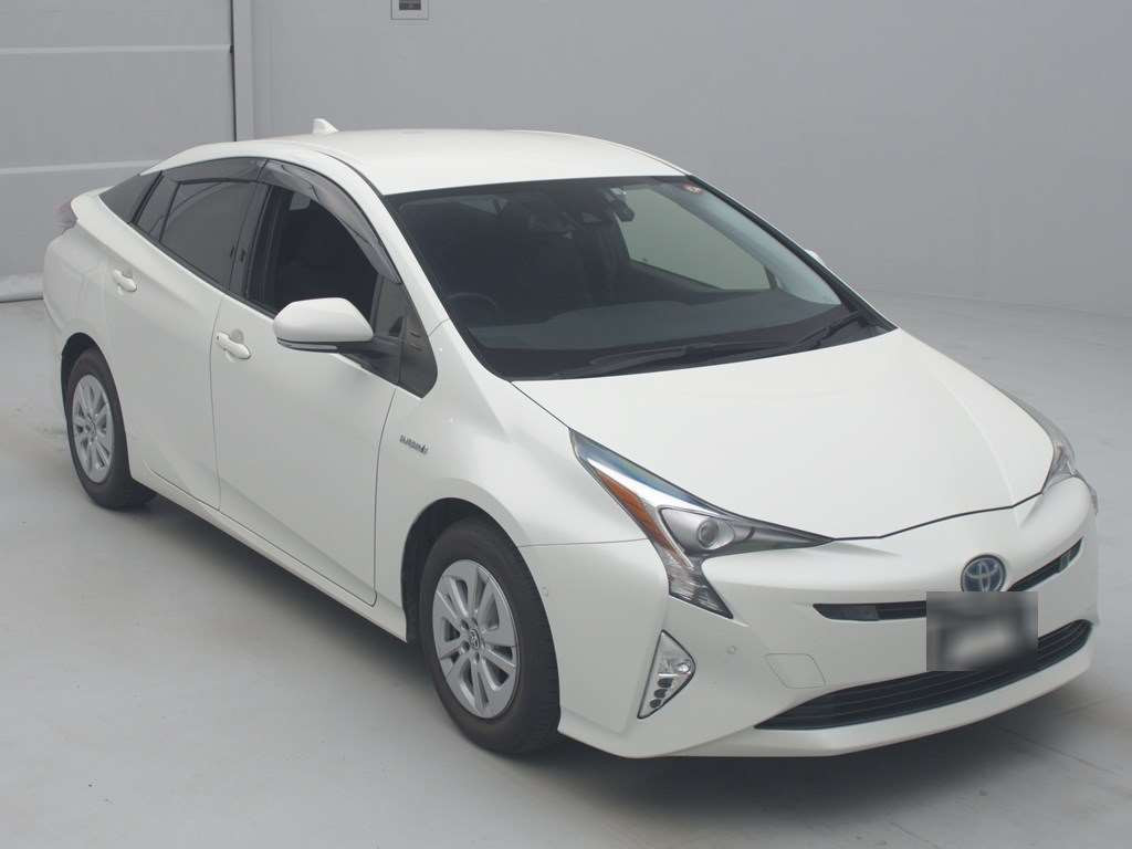 2018 Toyota Prius ZVW50[2]