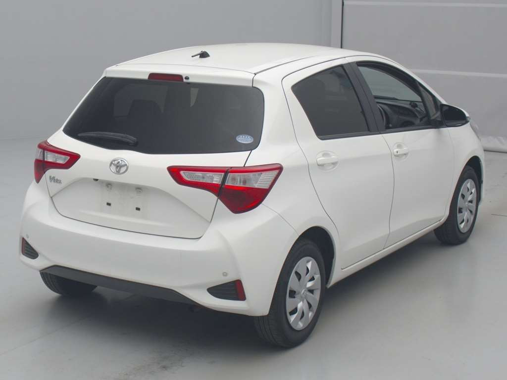 2018 Toyota Vitz KSP130[1]