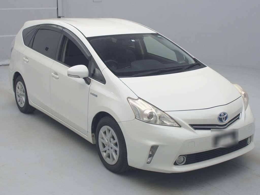 2012 Toyota Prius alpha ZVW41W[2]