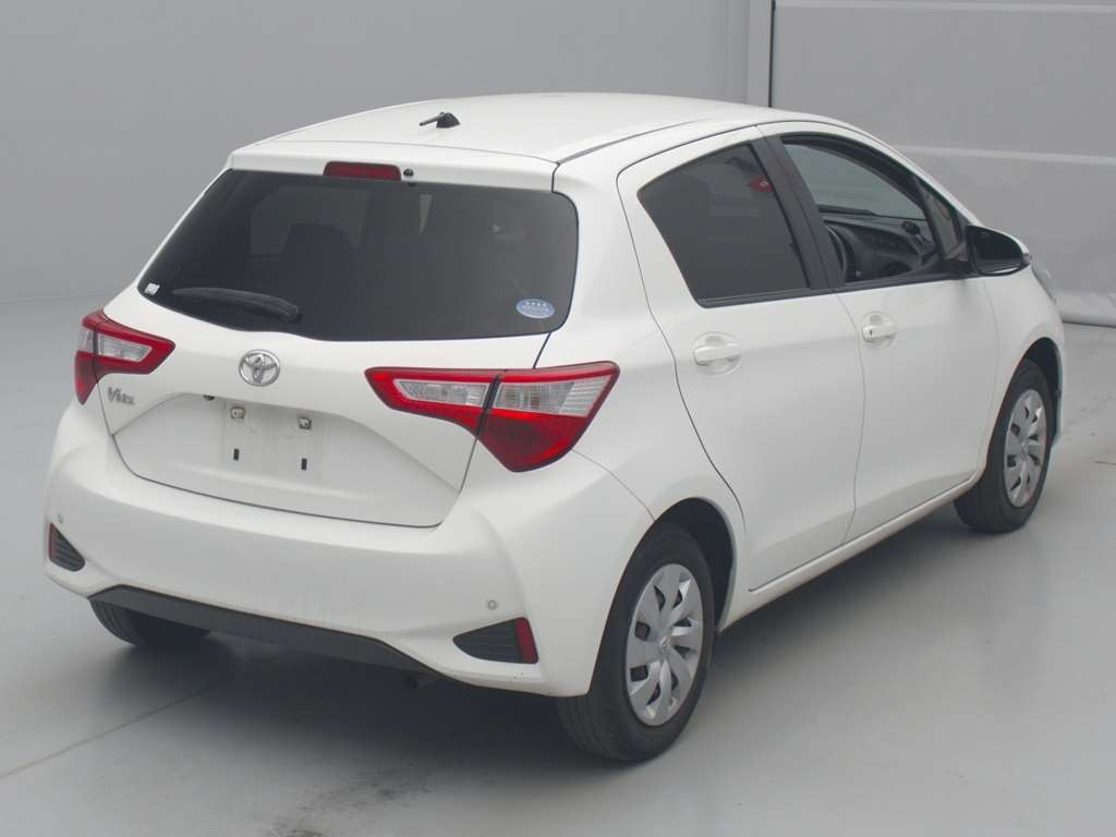 2018 Toyota Vitz KSP130[1]