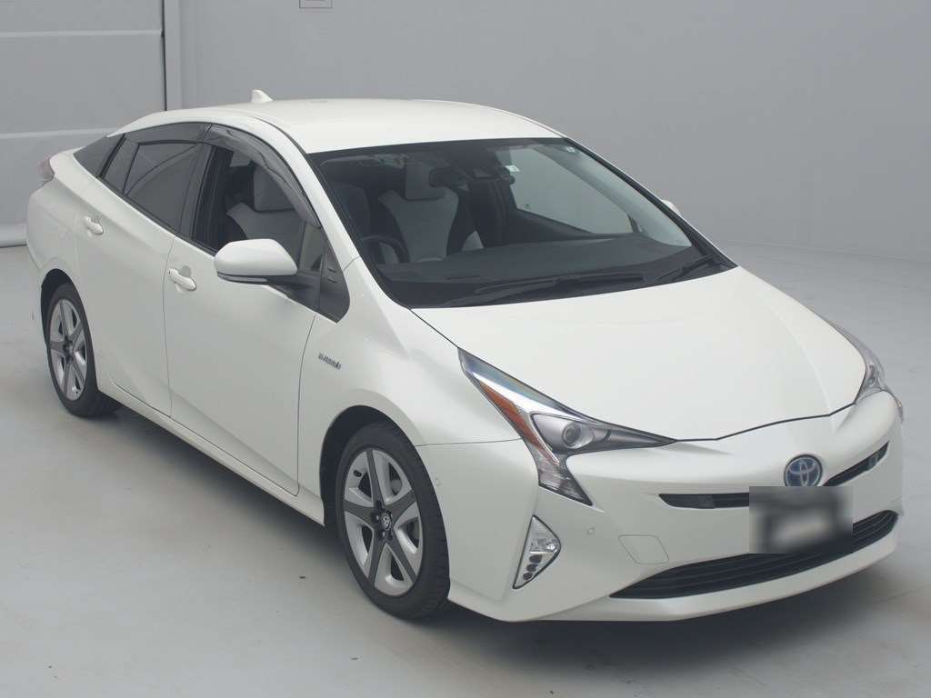 2016 Toyota Prius ZVW51[2]