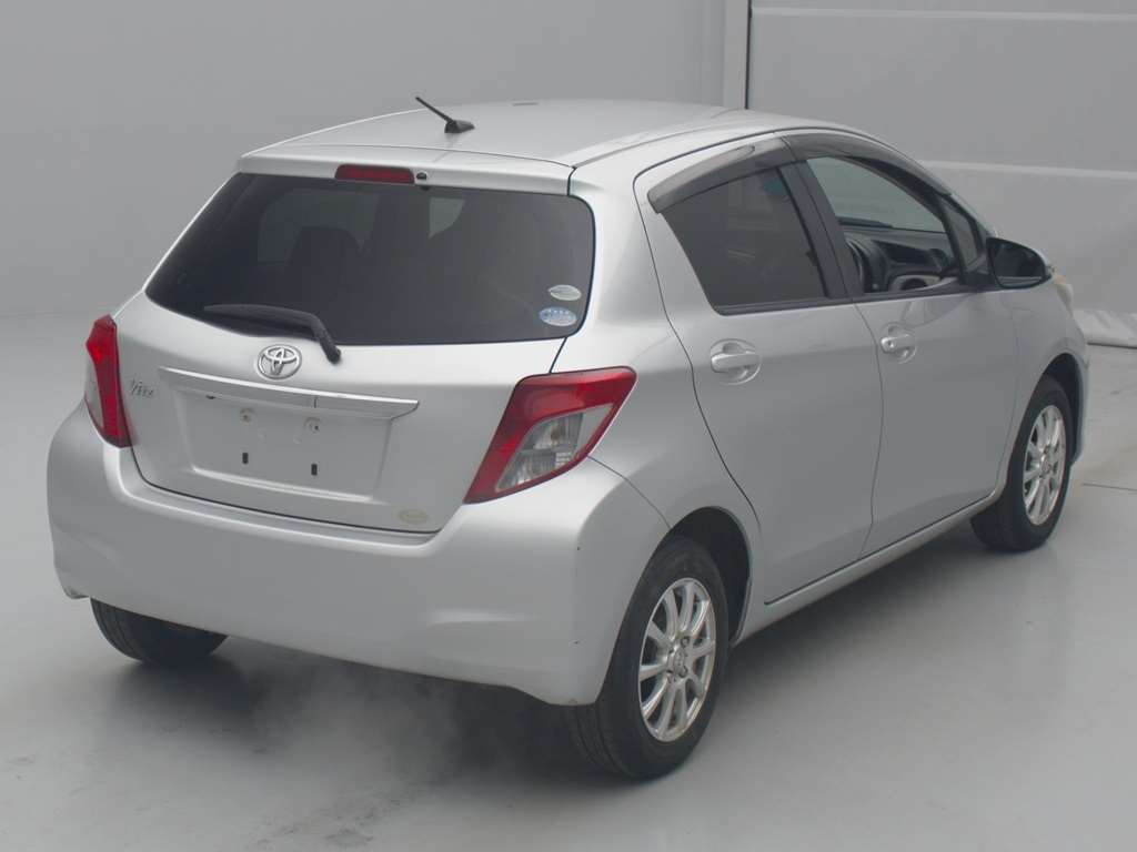 2011 Toyota Vitz NSP130[1]