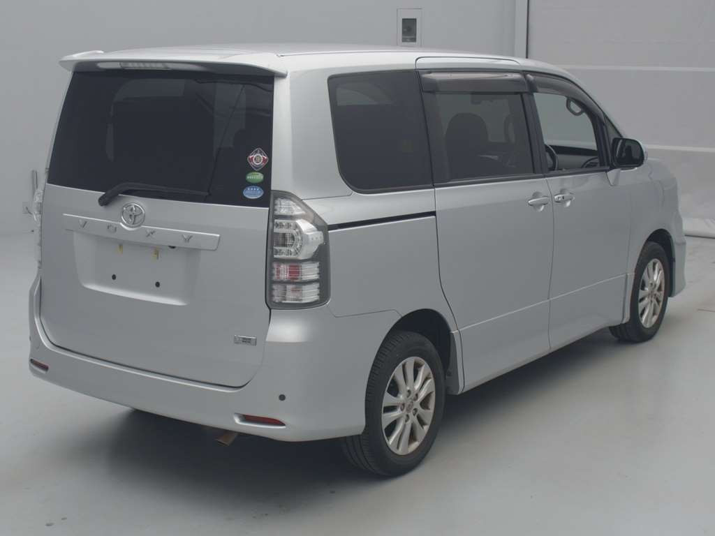 2012 Toyota Voxy ZRR75W[1]