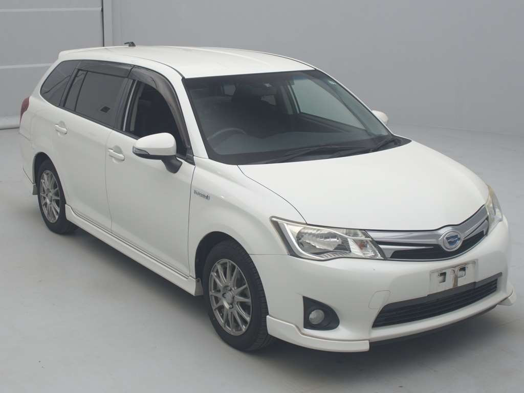 2014 Toyota Corolla Fielder NKE165G[2]