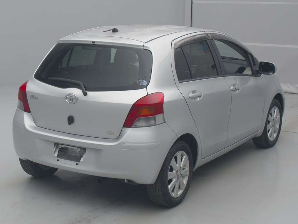 2010 Toyota Vitz SCP90[1]