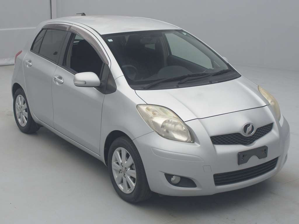 2010 Toyota Vitz SCP90[2]