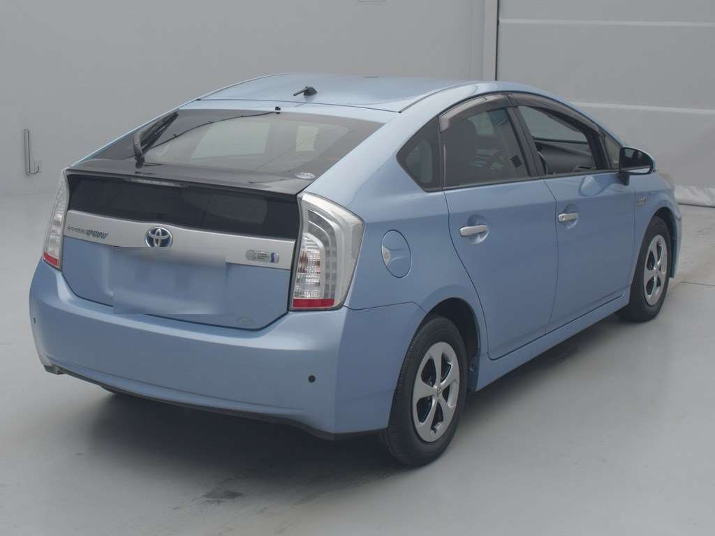 2012 Toyota Prius PHV ZVW35[1]