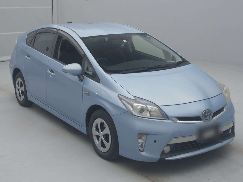 2012 Toyota Prius PHV ZVW35[2]