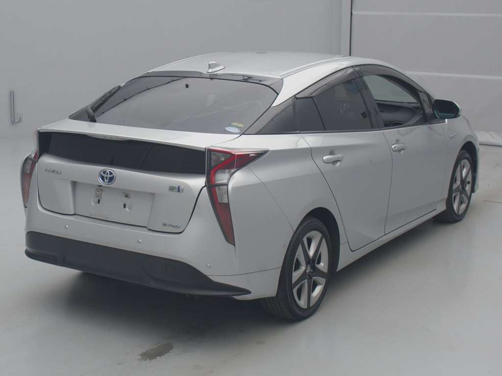 2017 Toyota Prius ZVW55[1]