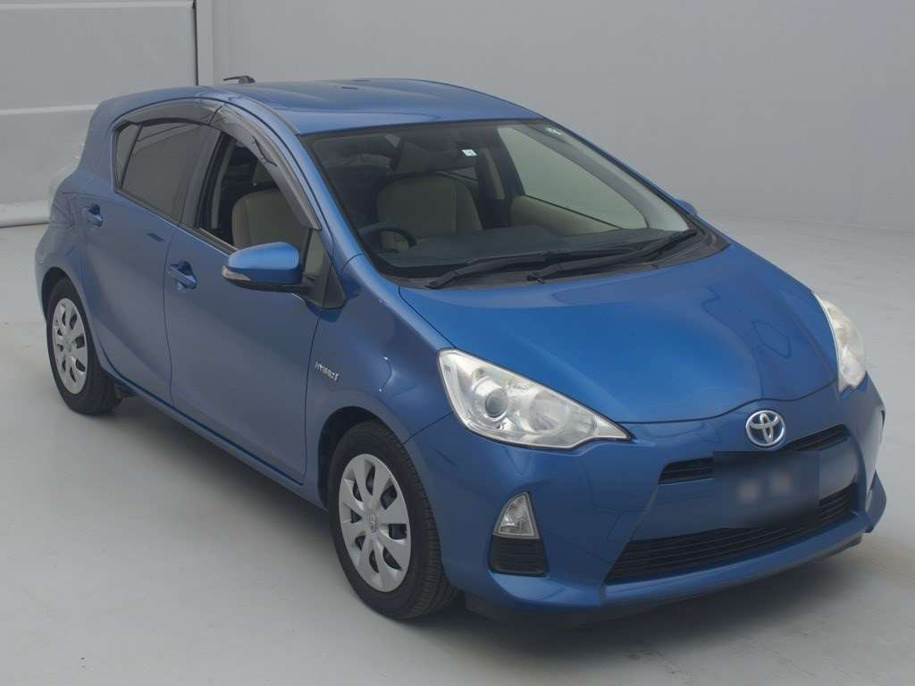 2012 Toyota Aqua NHP10[2]