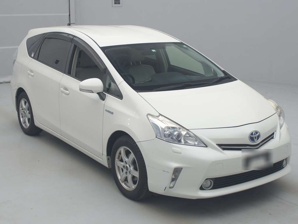 2012 Toyota Prius alpha ZVW40W[2]