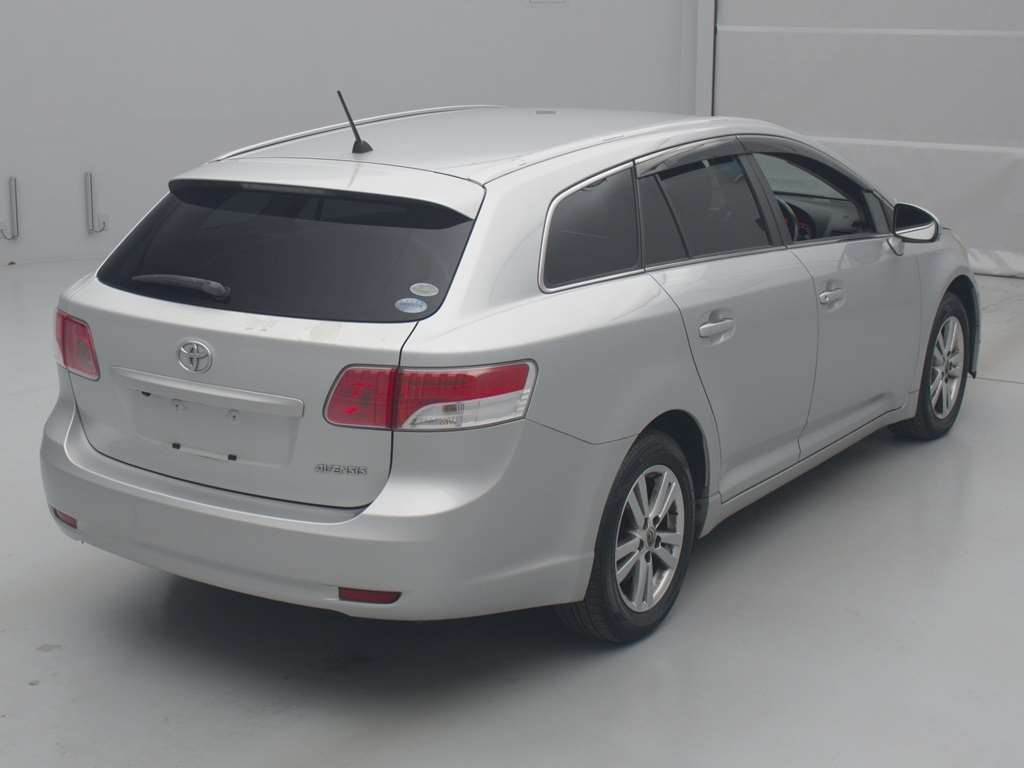 2011 Toyota Avensis Wagon ZRT272W[1]