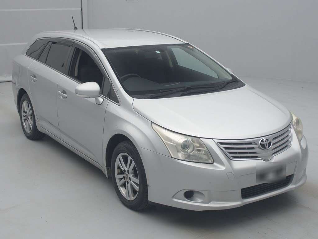 2011 Toyota Avensis Wagon ZRT272W[2]