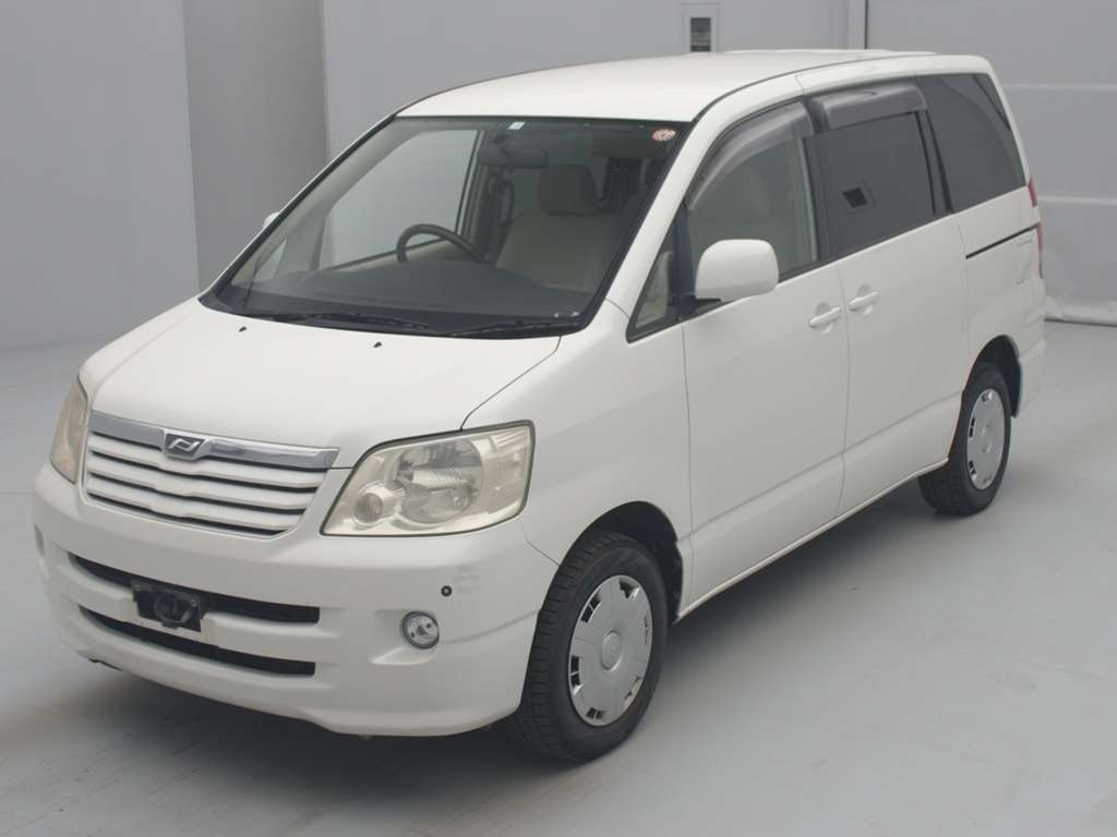 2004 Toyota Noah AZR65G[0]