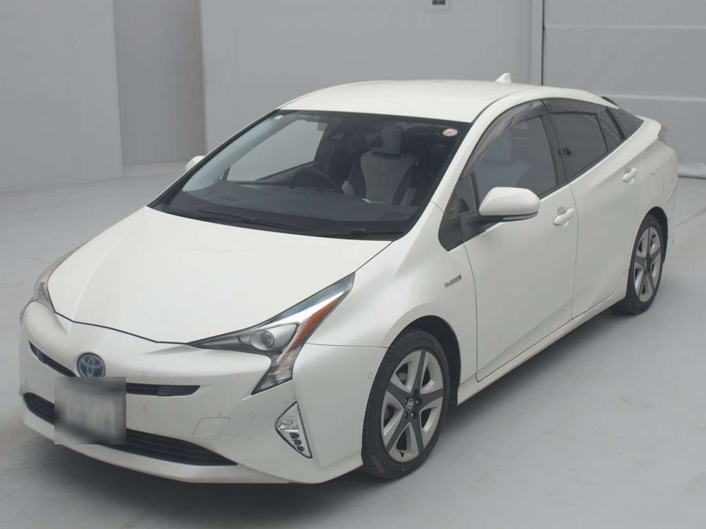 2016 Toyota Prius ZVW55[0]