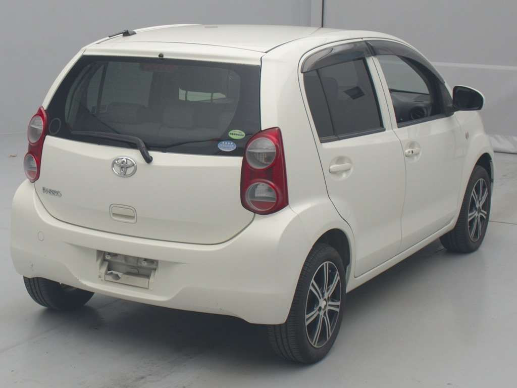 2012 Toyota Passo KGC30[1]