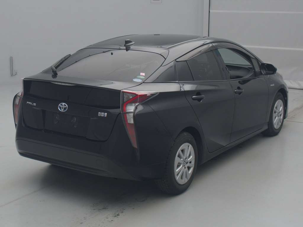 2016 Toyota Prius ZVW50[1]